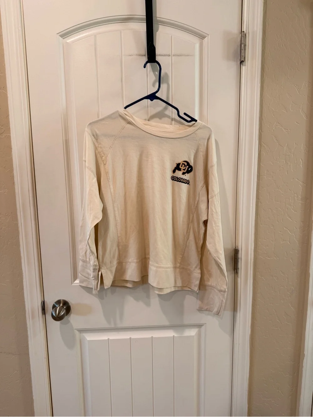 NWT Colorado Buffaloes Youth Small 4/6 Long Sleeve Tee Cream NCAA